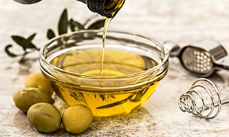 Öle unter dem Motto BARF für den Hund